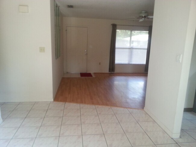 Building Photo - 3/2 Home with Fenced-in Yard!