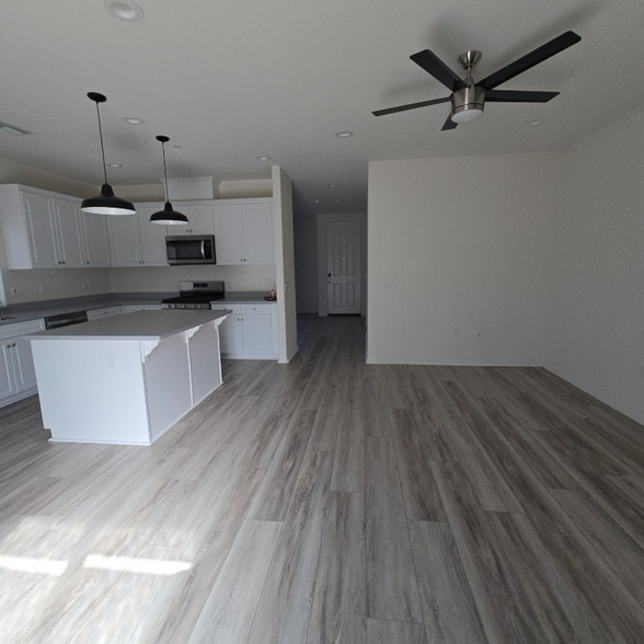 Building Photo - 631 Las Villas St