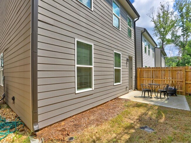 Building Photo - 710 Smokey Quartz Wy