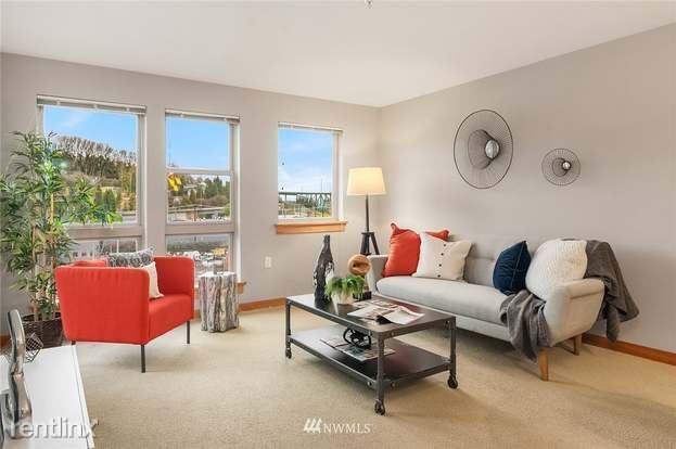 Building Photo - 827 Hiawatha Pl S