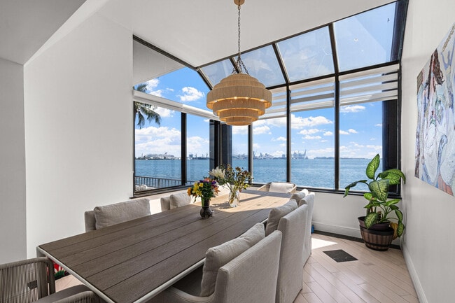 Building Photo - 520 Brickell Key Dr