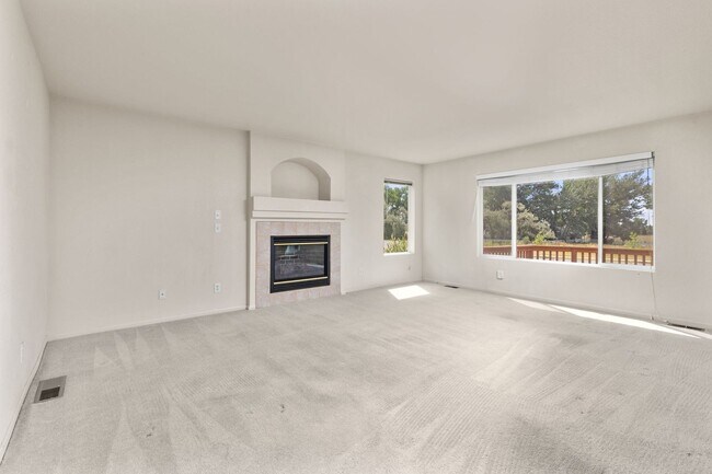 Building Photo - 2021 Falcon Ridge Dr