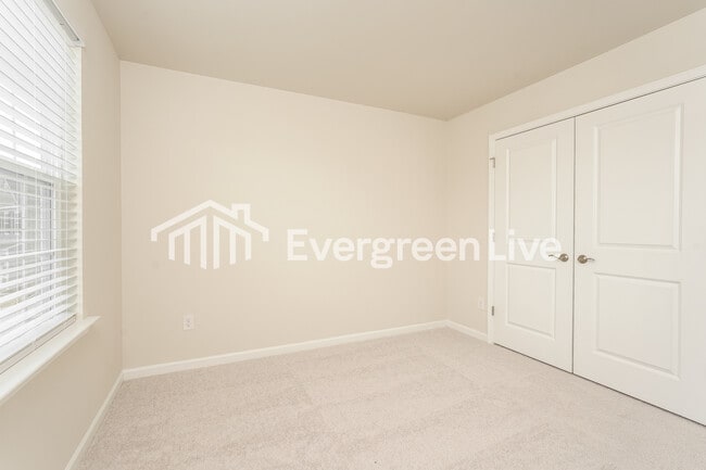 Building Photo - 5579 Hydrangea St