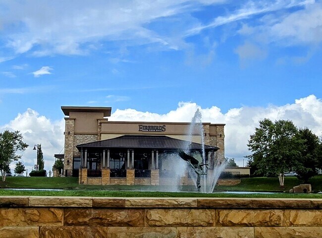 Building Photo - 314 E Lake St