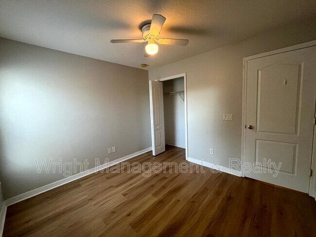 Building Photo - 7843 Foxgrove Dr