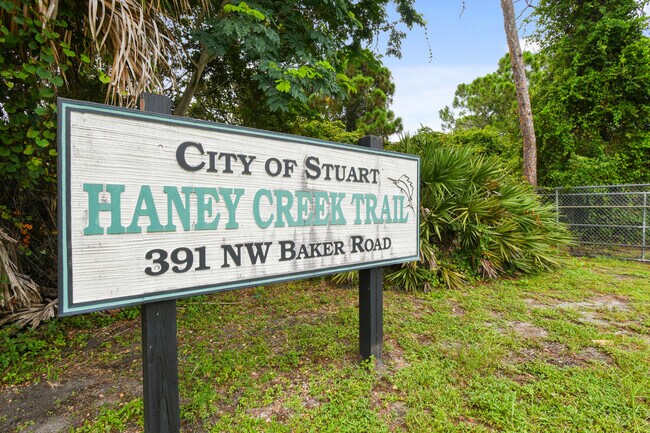 Building Photo - 1388 NW Charlie Green Dr