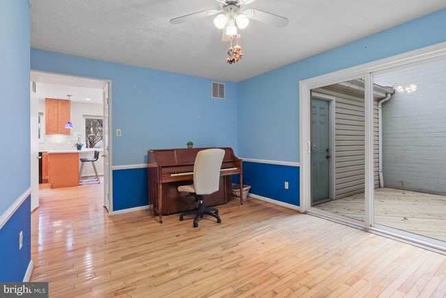 Building Photo - 1424 Yellowwood Ct