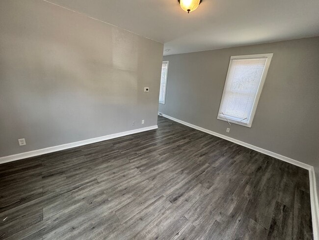 Building Photo - 2 Bedroom 1 Bath House in Rock Island