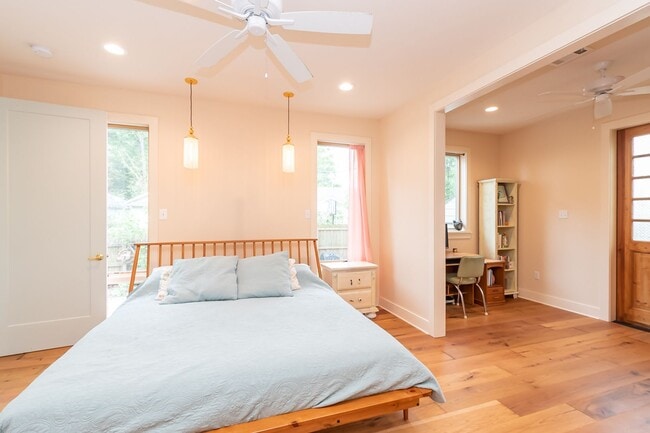 Building Photo - CHARMING, MODERN, CUSTOM HOME IN MID-CITY FOR RENT