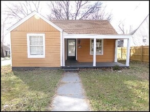 Building Photo - 920 S Elm St