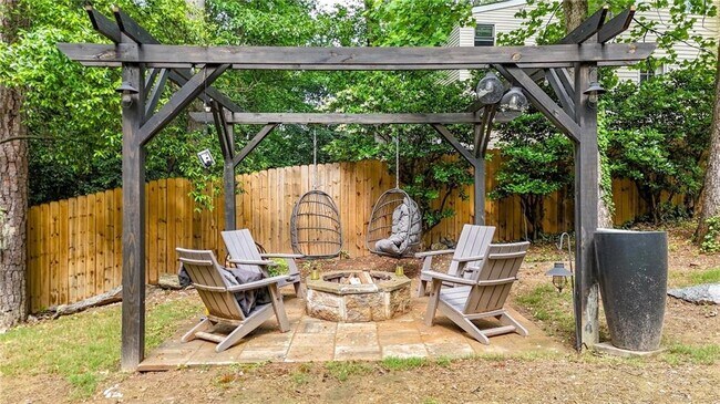 Building Photo - 3270 Brookview Dr