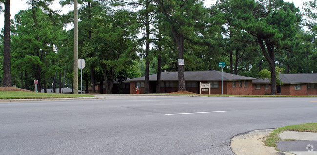 Building Photo - Raleigh Club Apartments