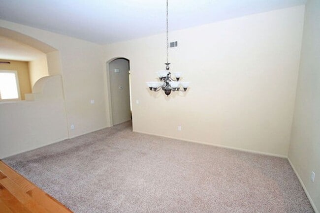 Building Photo - Exceptional Executive Single Story Home