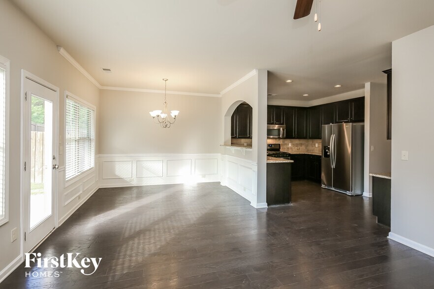 Building Photo - 4911 Briarcliff Dr