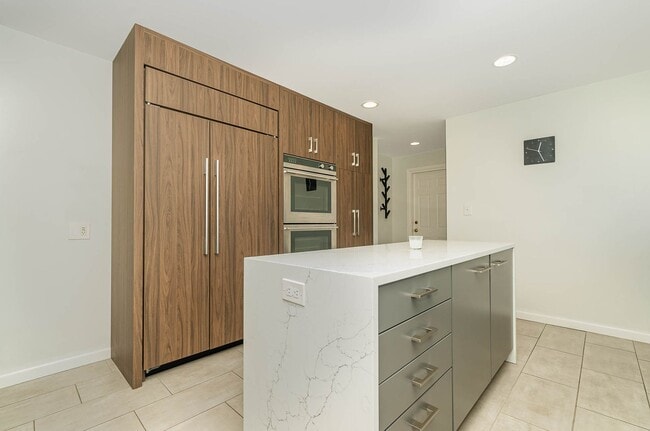 Building Photo - 3Bd/2.75Ba Seattle House