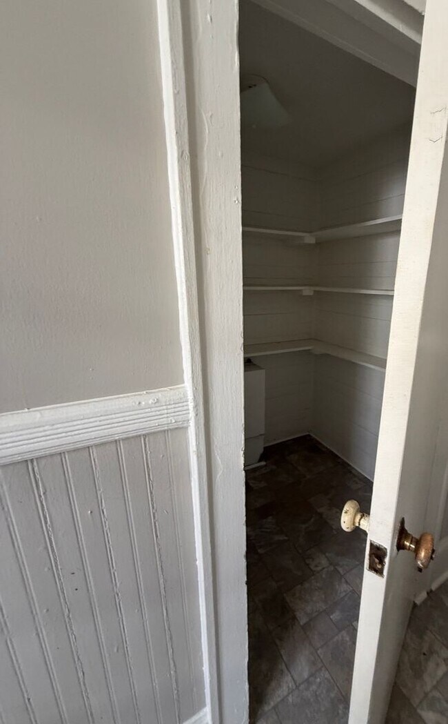 Building Photo - 1404 W. Fourth St. - 3 Unit