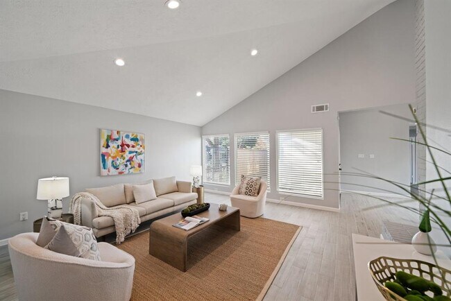 Building Photo - 11422 Lakeside Pl Dr