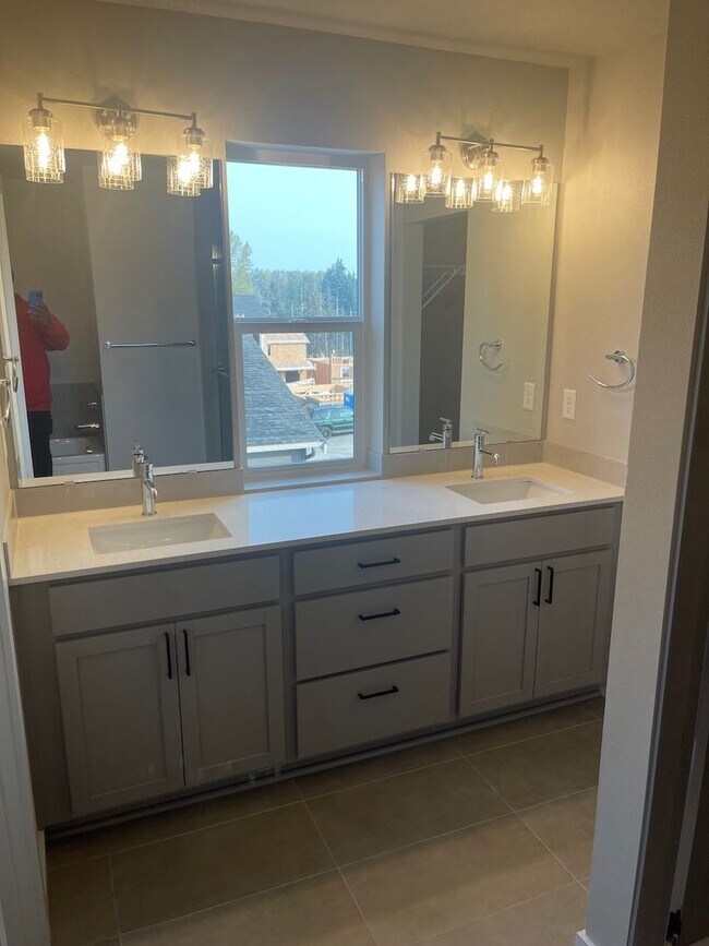 Building Photo - Beautiful New 5BD/4BTH Bella Cresta Home f...