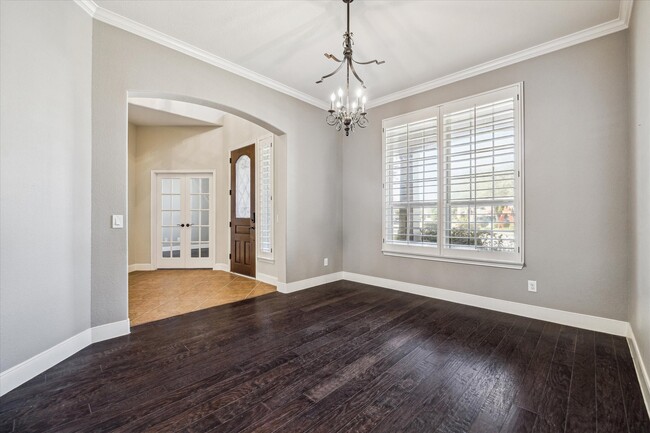 Building Photo - 5902 Chatham Cove