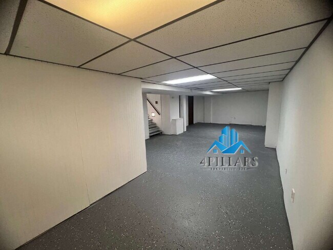 Building Photo - "Charming 3-Bedroom Haven with Finished Basement & Gleaming Hardwood Floors in Hammond!"