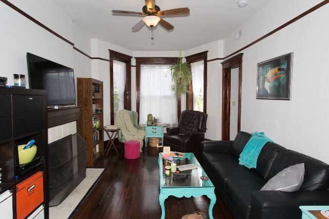 Building Photo - 870 W Buckingham Pl