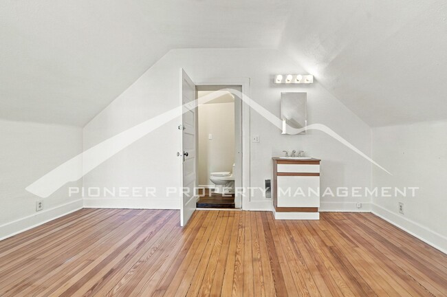 Building Photo - 2503 Benton St