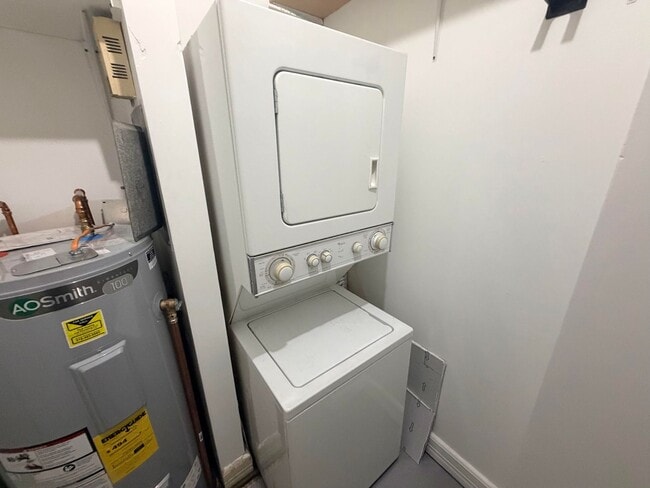 Building Photo - 285.5 Hudson Ave