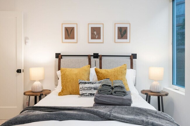 Building Photo - 6125 Sand Point Way NE