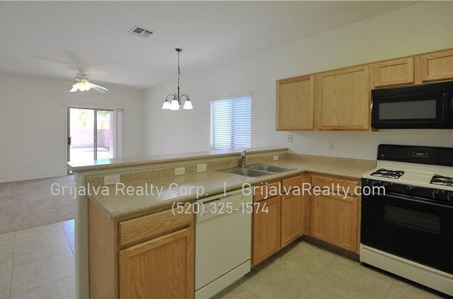 Building Photo - 3 Bedroom / 2 Bath House in Continental Re...