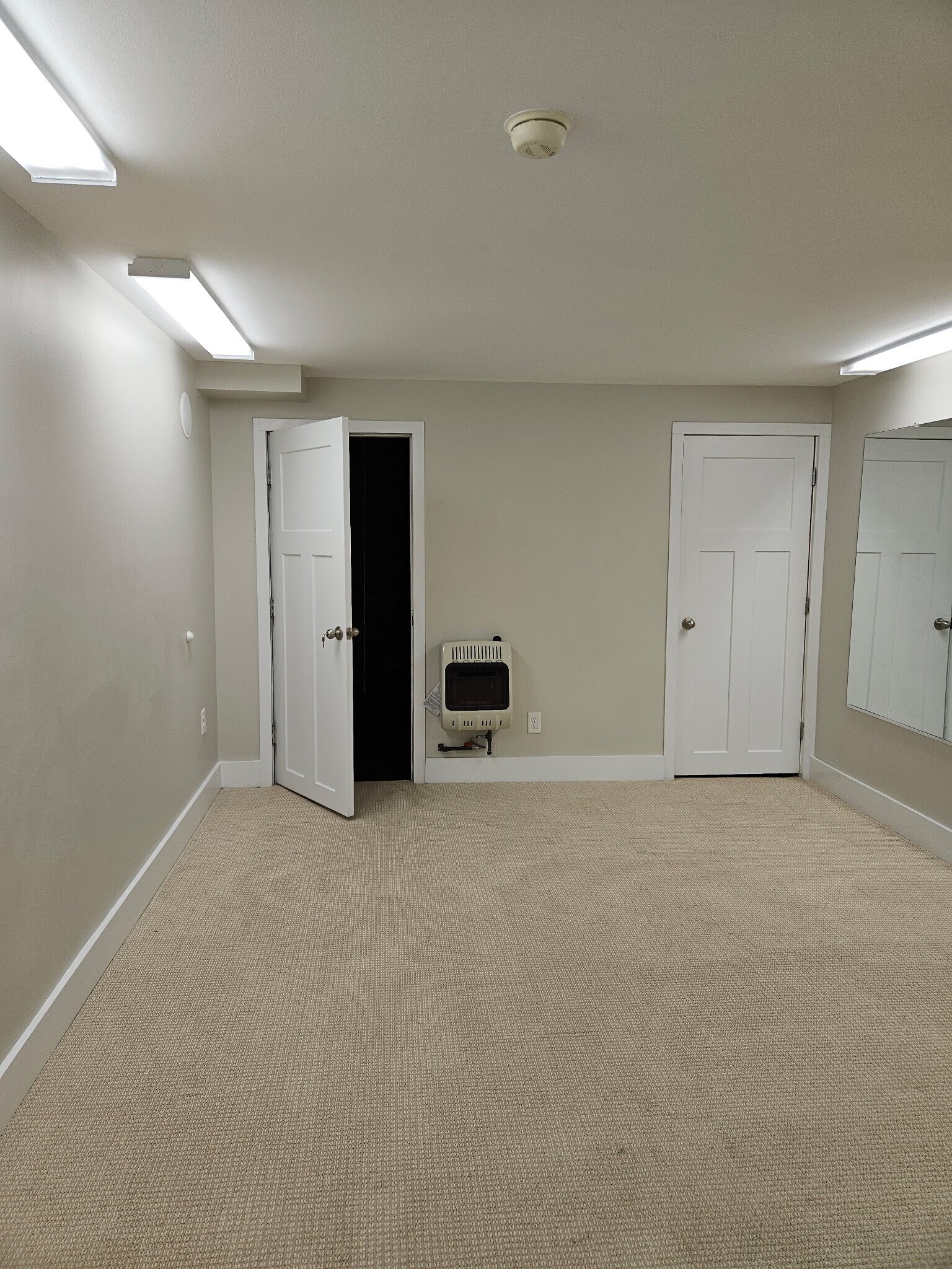 Building Photo - 1039 Clay Ave