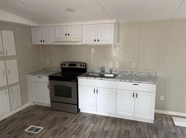 Building Photo - 8135 Tolles Dr