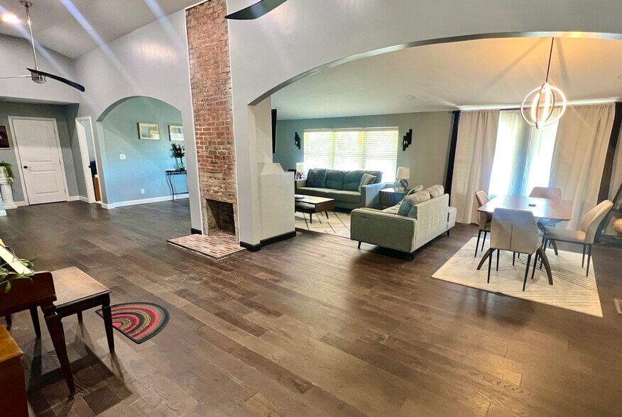 Living Room / Dining Area - 4531 Embry Rd