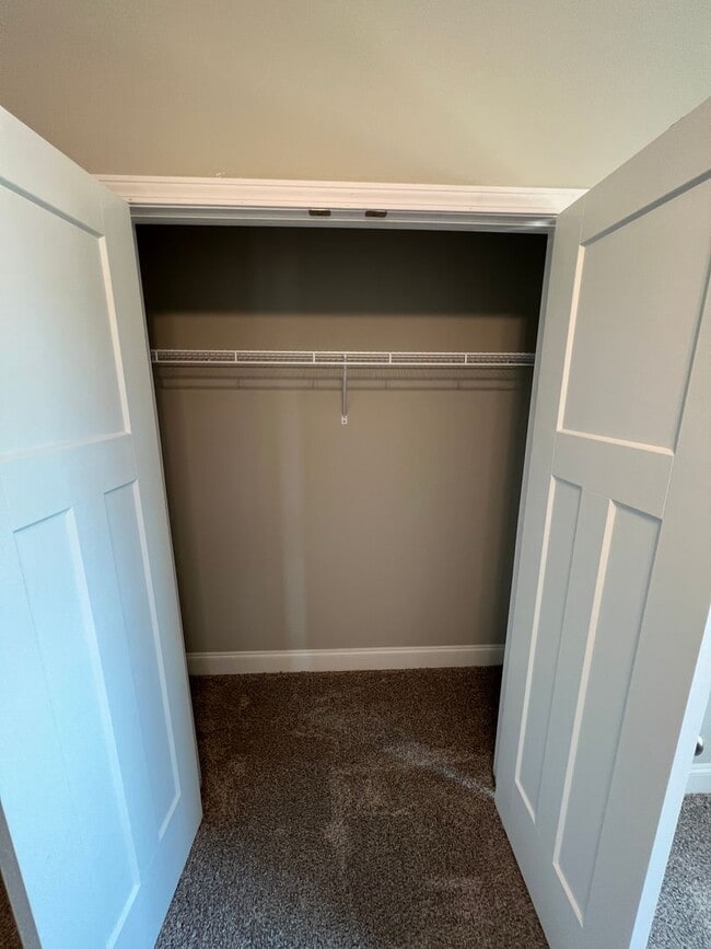 Building Photo - 406 St George Wy