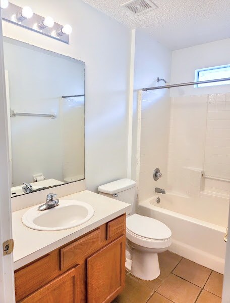 Building Photo - Welcome To the Dream Family 4 Bed and 2 Ba...
