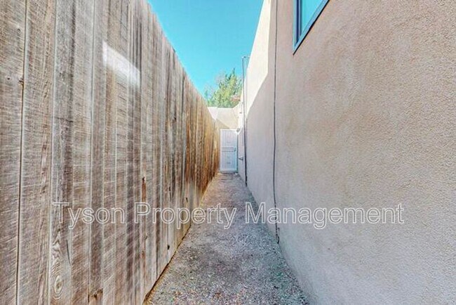 Building Photo - 6208 Sabre Ct NW