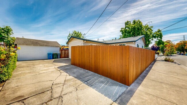 Building Photo - Bright Newly Refurbished Two Bedroom One Bath Single Family Home