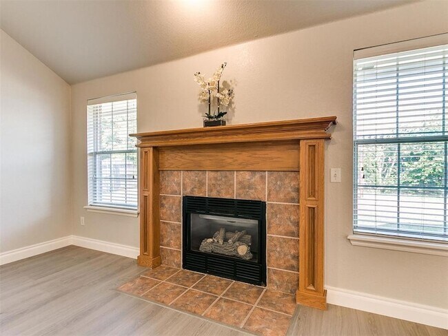 Building Photo - 1305 Melisa Dr