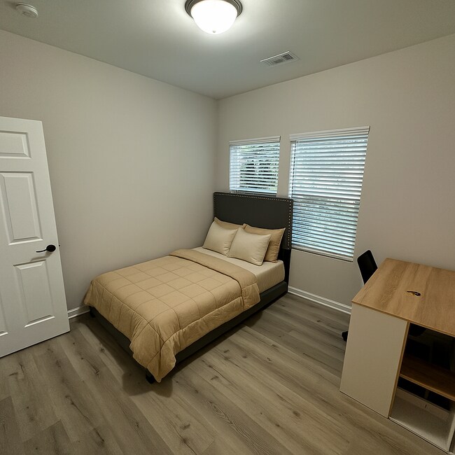 Building Photo - 1100 Holly St NW