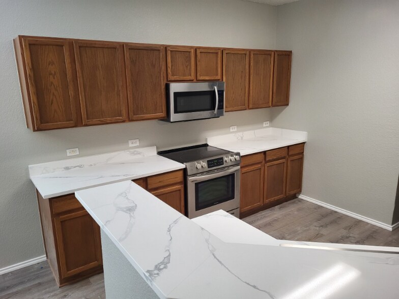 Building Photo - 2943 Deer Ridge Dr