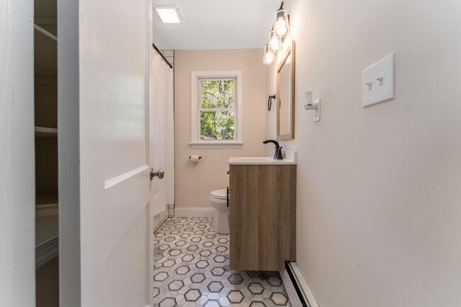 Building Photo - 4 Lingert Ave