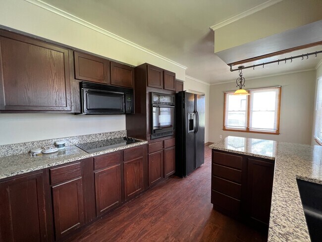 Building Photo - 7218 Maryland Dr