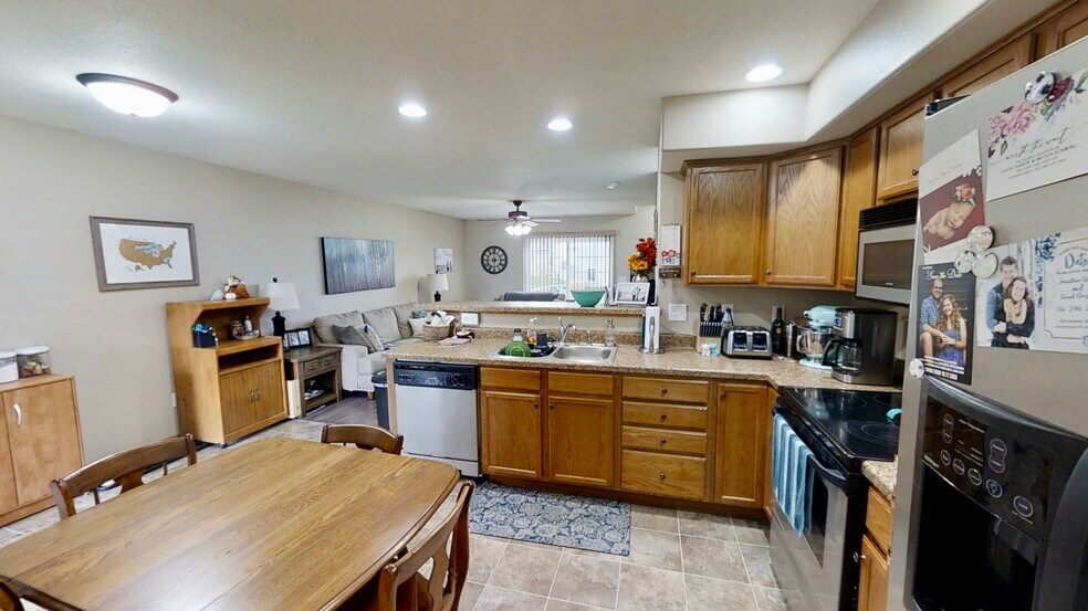 Kitchen - 4902 Algonquin Dr