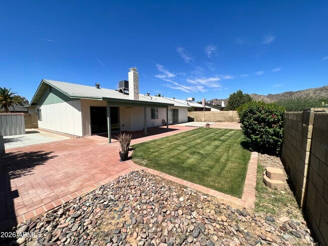 Building Photo - 4222 E Winnetka Dr