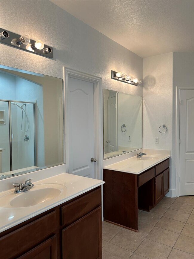 Building Photo - 1374 Red Stag Pl
