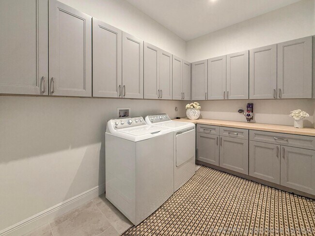 Building Photo - 9221 SW Esule Way