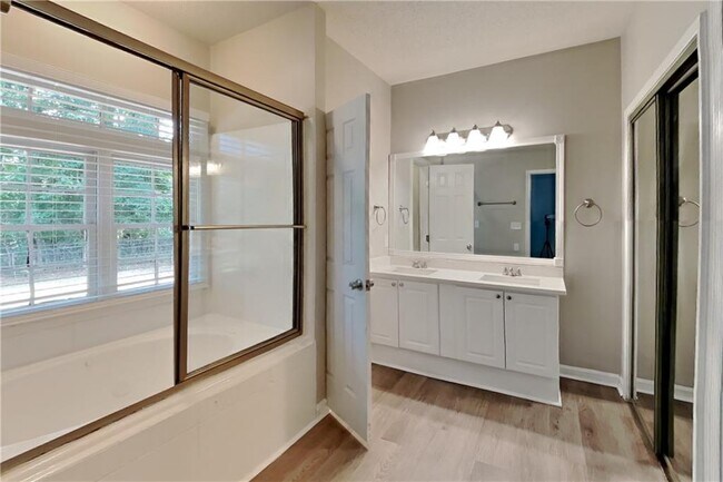 Building Photo - 345 Deerwood Dr