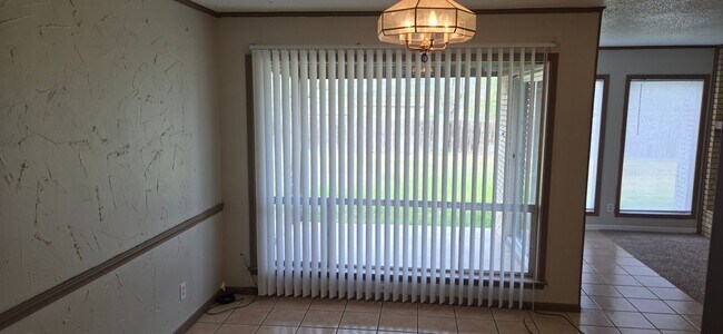 Building Photo - 2909 Cypress Dr