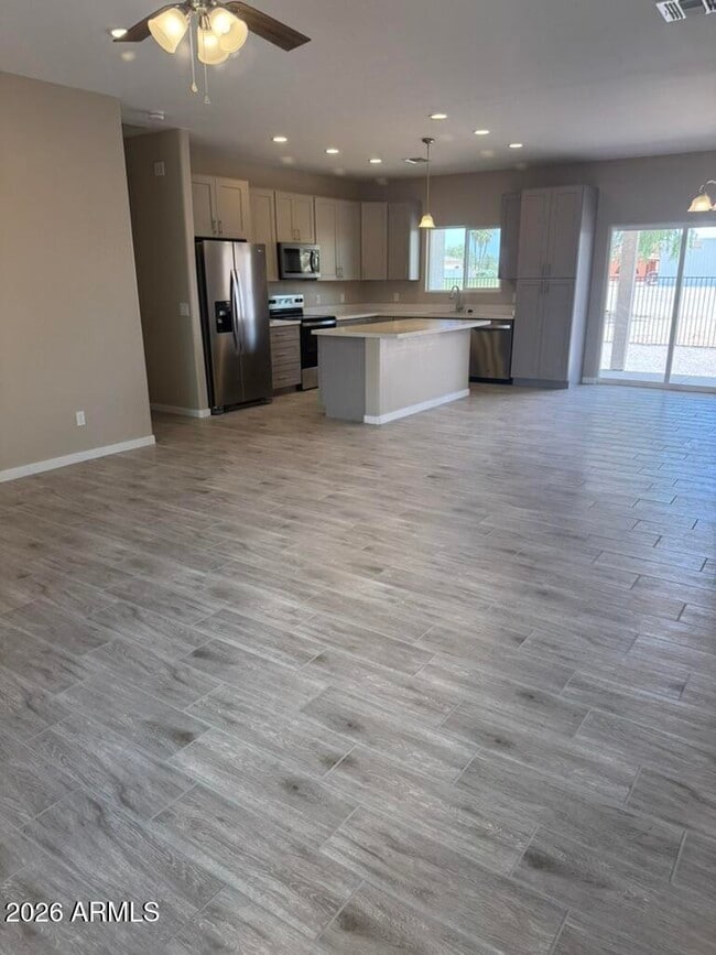 Building Photo - 15235 S Country Club Dr