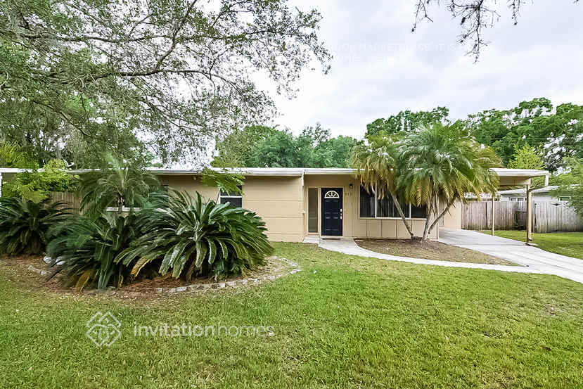 Primary Photo - 813 E River Dr