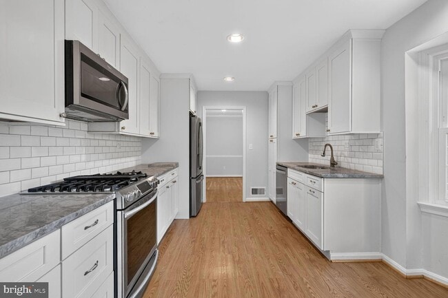 Building Photo - 6905 Stonewood Ct